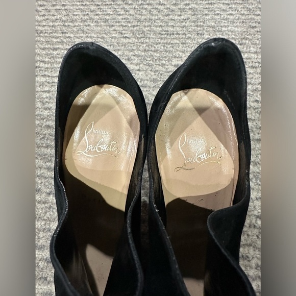 CHRISTIAN LOUBOUTIN Suede D'Orsay Pumps, size 7 - Picture 4 of 10
